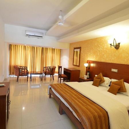 Hotel Raj Hans, Faridabad Zewnętrze zdjęcie