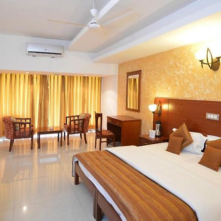 Hotel Raj Hans, Faridabad Zewnętrze zdjęcie