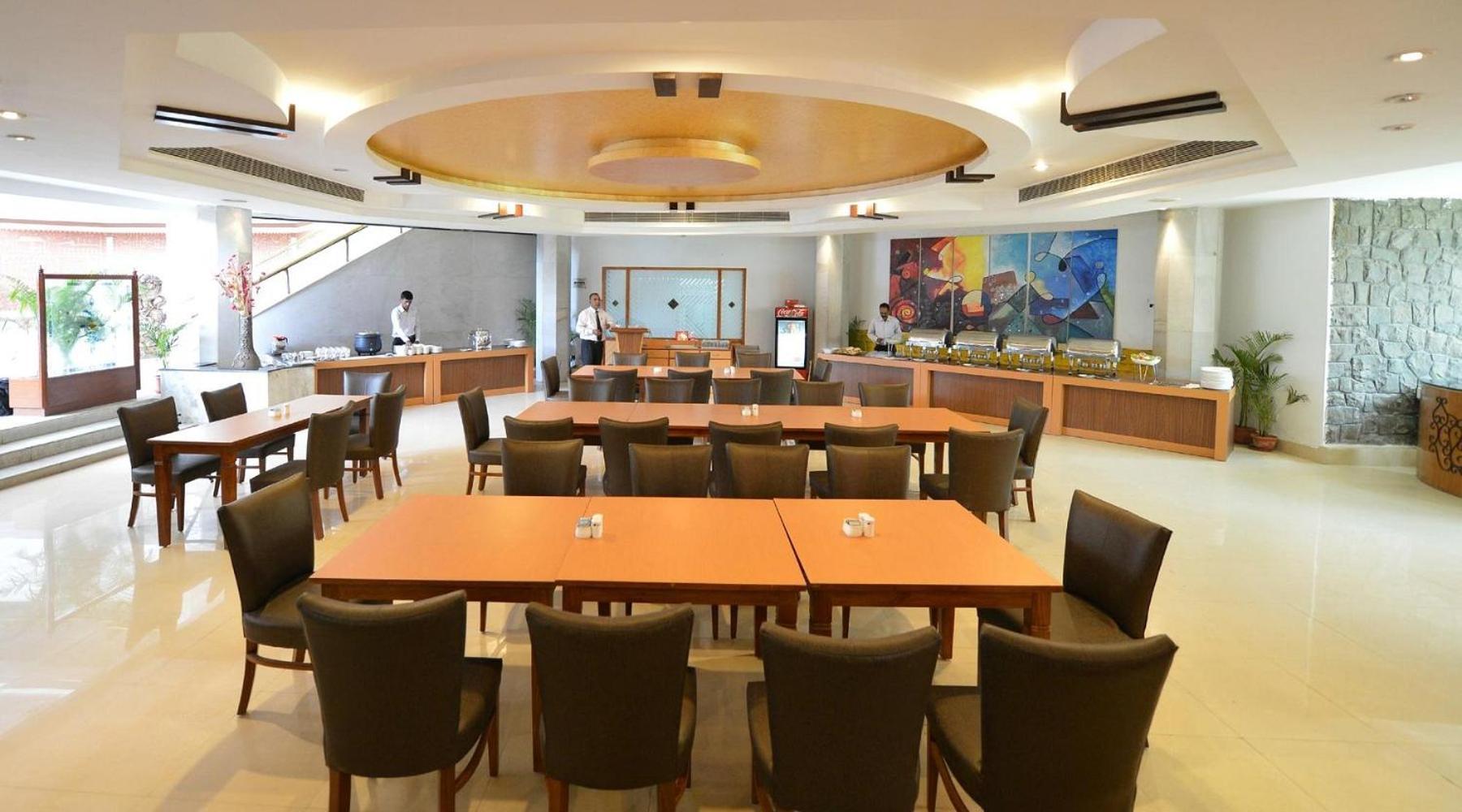 Hotel Raj Hans, Faridabad Zewnętrze zdjęcie